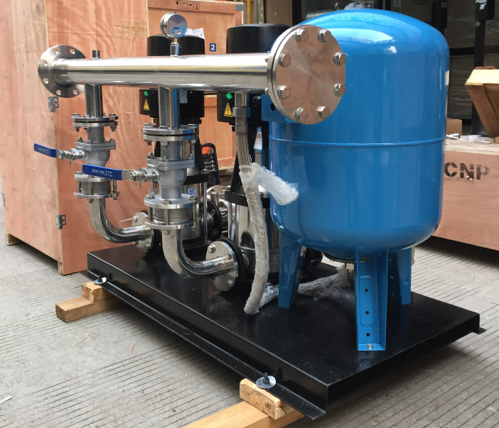 變頻器具有調(diào)壓、調(diào)頻、穩(wěn)壓、調(diào)速等基本功能，應(yīng)用了現(xiàn)代的科學(xué)技術(shù)，可以再不改變電壓的情況下調(diào)整頻率，也可以在頻率不改變的情況下改變電壓，根據(jù)負(fù)載需要調(diào)整轉(zhuǎn)速，價格雖貴但性能良好，結(jié)構(gòu)復(fù)雜但使用簡單，是現(xiàn)代控制異步交流電動機(jī)啟動運(yùn)行優(yōu)秀的設(shè)備。